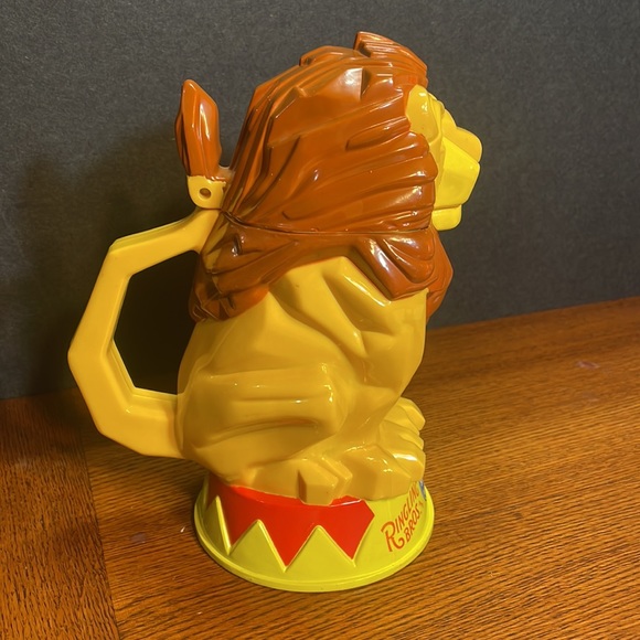 RingLing Bros Barnum & Bailey Circus Lion Cup. - Picture 5 of 8